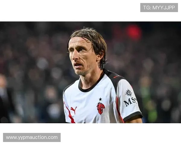 莫德里奇回到米兰探望青训小球员展现关怀与支持